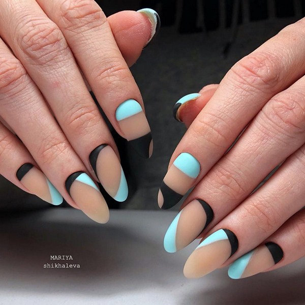 Belle manucure au design à la mode - les meilleures nouvelles de la photo