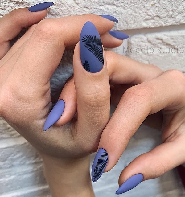 Belle manucure au design à la mode - les meilleures nouvelles de la photo