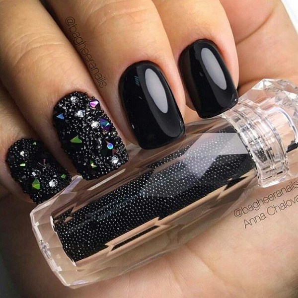 Belle manucure au design à la mode - les meilleures nouvelles de la photo