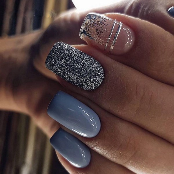 Belle manucure au design à la mode - les meilleures nouvelles de la photo