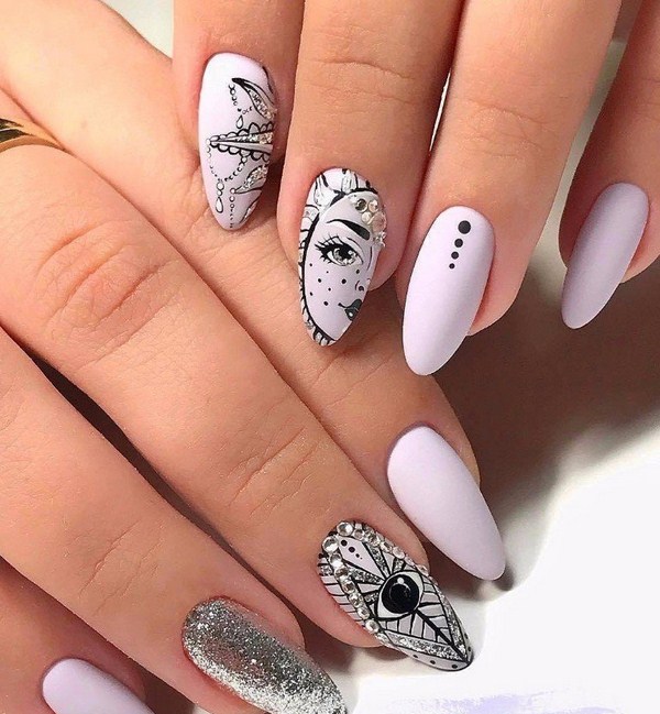 Belle manucure au design à la mode - les meilleures nouvelles de la photo