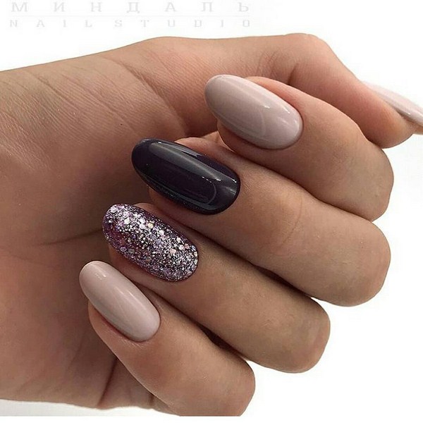 Belle manucure au design à la mode - les meilleures nouvelles de la photo