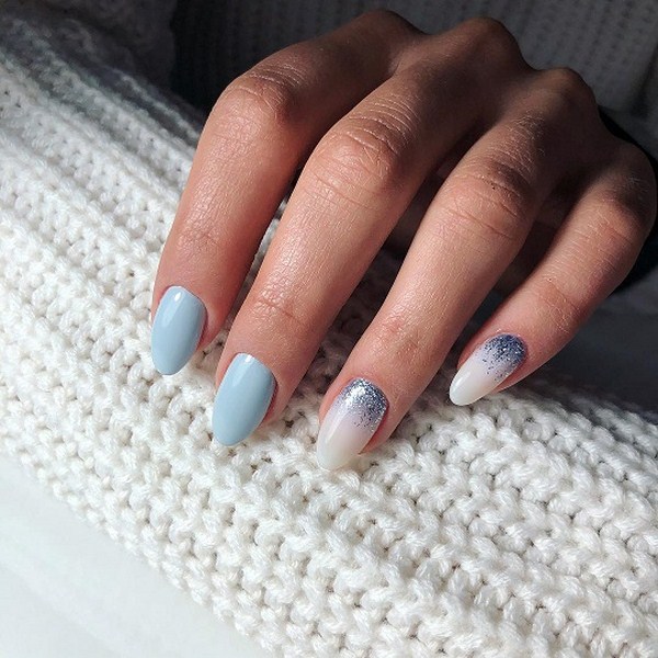 Belle manucure au design à la mode - les meilleures nouvelles de la photo