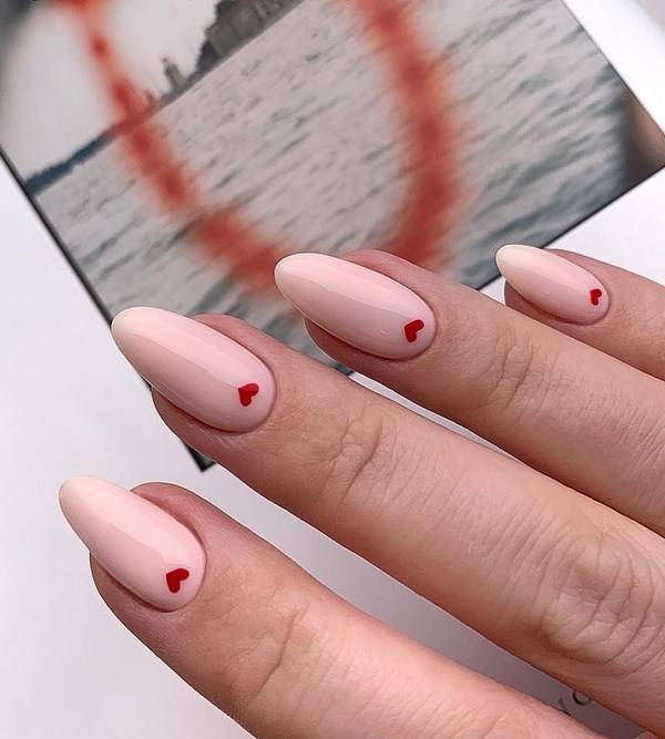 Belle manucure au design à la mode - les meilleures nouvelles de la photo