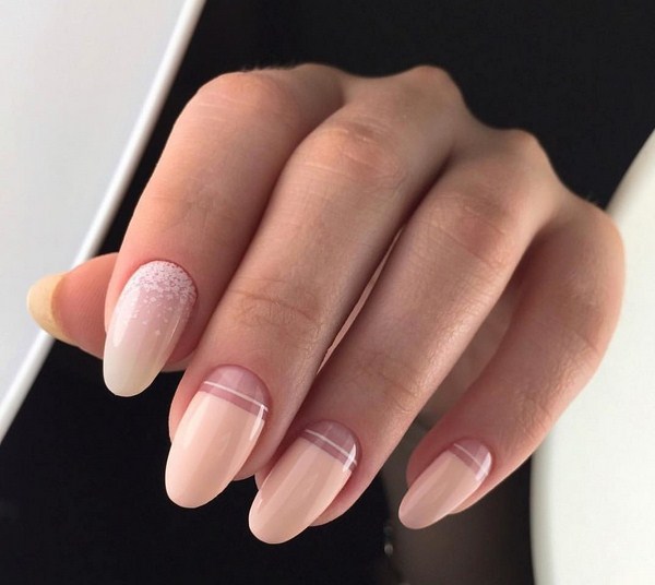 Belle manucure au design à la mode - les meilleures nouvelles de la photo