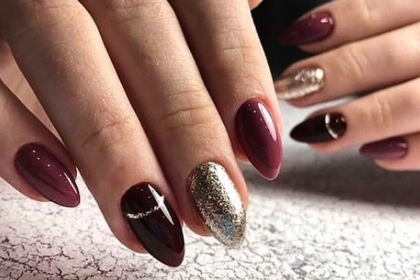 Belle manucure au design à la mode - les meilleures nouvelles de la photo