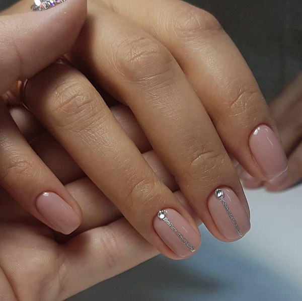 Belle manucure au design à la mode - les meilleures nouvelles de la photo