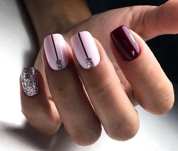 Belle manucure au design à la mode - les meilleures nouvelles de la photo