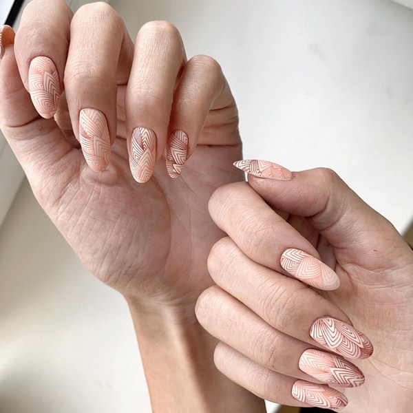 Belle manucure au design à la mode - les meilleures nouvelles de la photo