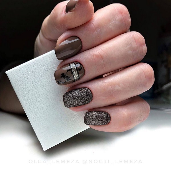 Belle manucure au design à la mode - les meilleures nouvelles de la photo