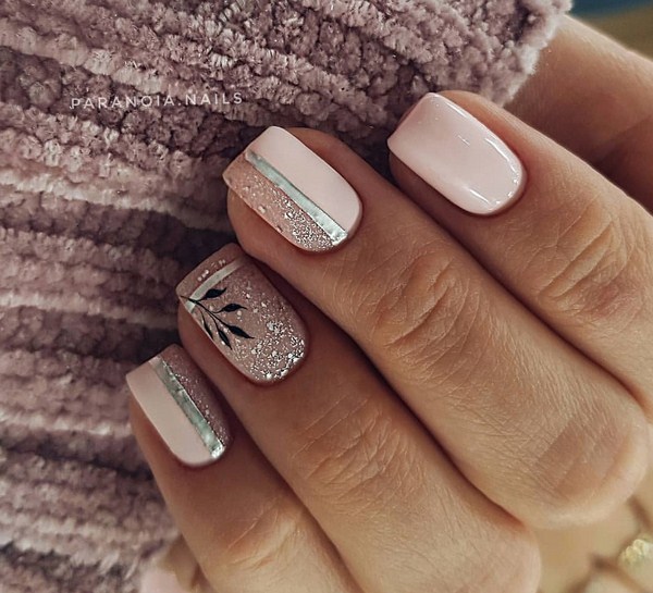 Belle manucure au design à la mode - les meilleures nouvelles de la photo