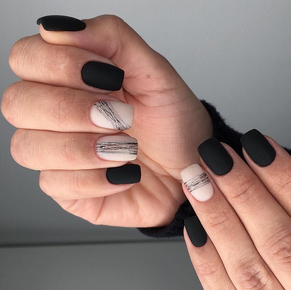 Belle manucure au design à la mode - les meilleures nouvelles de la photo