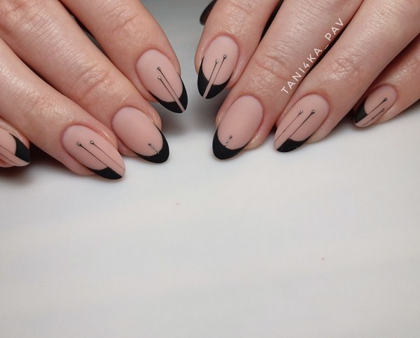 Belle manucure au design à la mode - les meilleures nouvelles de la photo