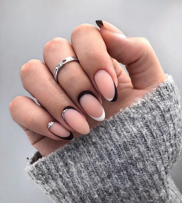 Belle manucure au design à la mode - les meilleures nouvelles de la photo