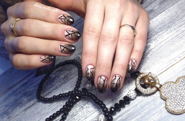 Belle manucure au design à la mode - les meilleures nouvelles de la photo