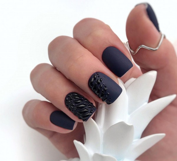 Belle manucure au design à la mode - les meilleures nouvelles de la photo