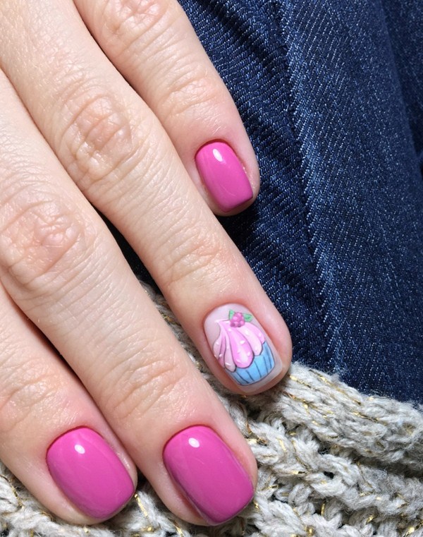 Belle manucure au design à la mode - les meilleures nouvelles de la photo