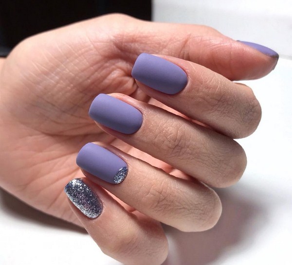 Belle manucure au design à la mode - les meilleures nouvelles de la photo