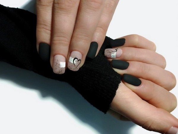 Belle manucure au design à la mode - les meilleures nouvelles de la photo