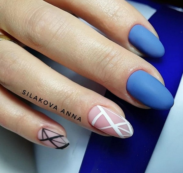 Belle manucure au design à la mode - les meilleures nouvelles de la photo