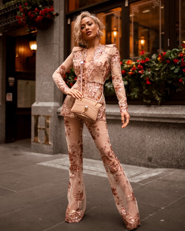 Quoi porter en été. Dernières tendances et nouvelles images sur la photo