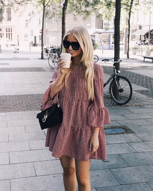 Selalunya pakaian trapeze yang sentiasa terkini: idea-idea foto, imej, trend