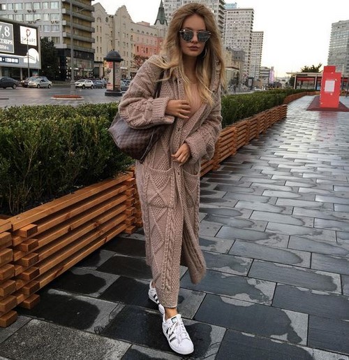 Stricken. Was kann mit stilvollen Strickneuheiten gestrickt werden