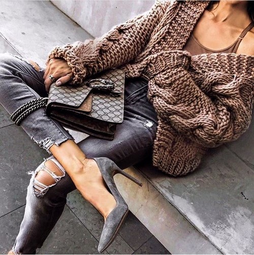 Stricken. Was kann mit stilvollen Strickneuheiten gestrickt werden