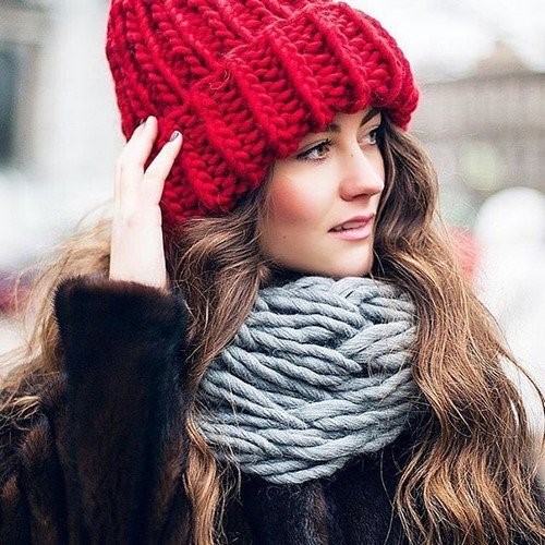 Stricken. Was kann mit stilvollen Strickneuheiten gestrickt werden