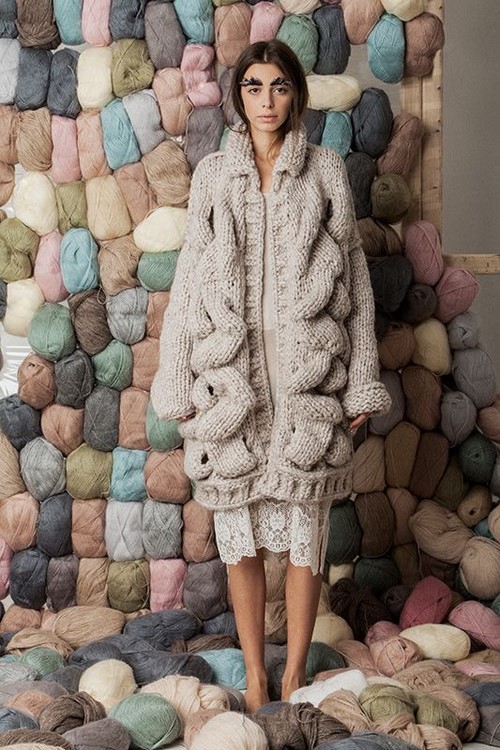 Stricken. Was kann mit stilvollen Strickneuheiten gestrickt werden