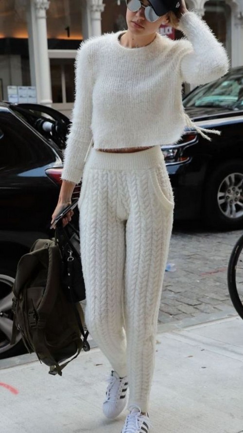 Stricken. Was kann mit stilvollen Strickneuheiten gestrickt werden