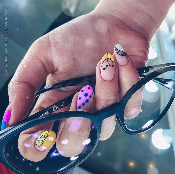 Solutions élégantes et interprétations de manucure à la mode sur des ongles de différentes longueurs