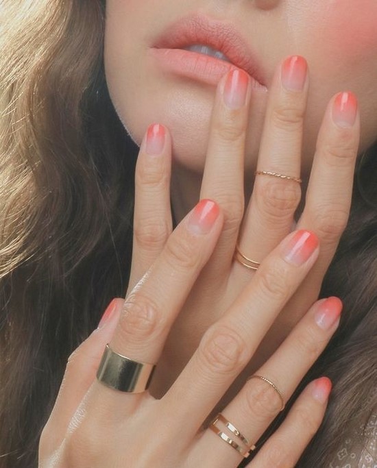 Super Coral Nail Design Ideas dans des exemples de maîtrise