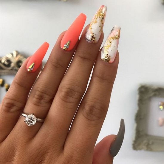 Super Coral Nail Design Ideas dans des exemples de maîtrise