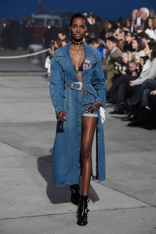 Costumes en jean - la tendance actuelle des vêtements en jean