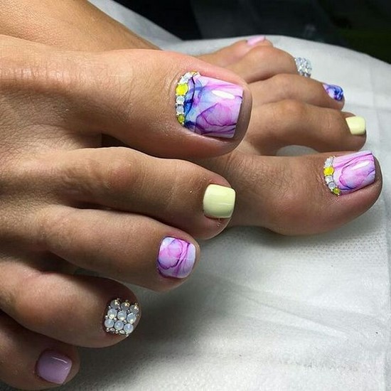 Belle pédicure d'été. Idées originales de conception de photos