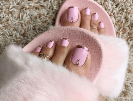 Belle pédicure d'été. Idées originales de conception de photos