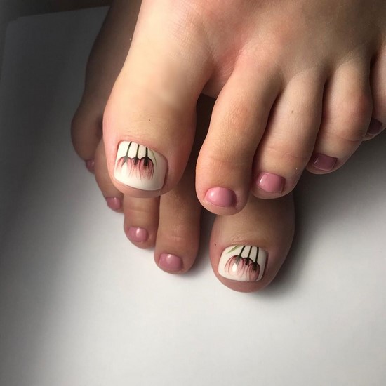 Belle pédicure d'été. Idées originales de conception de photos