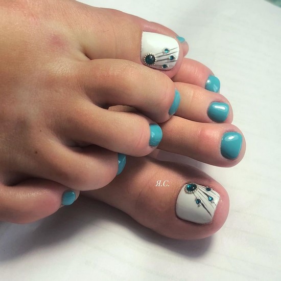 Belle pédicure d'été. Idées originales de conception de photos