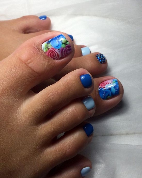 Belle pédicure d'été. Idées originales de conception de photos