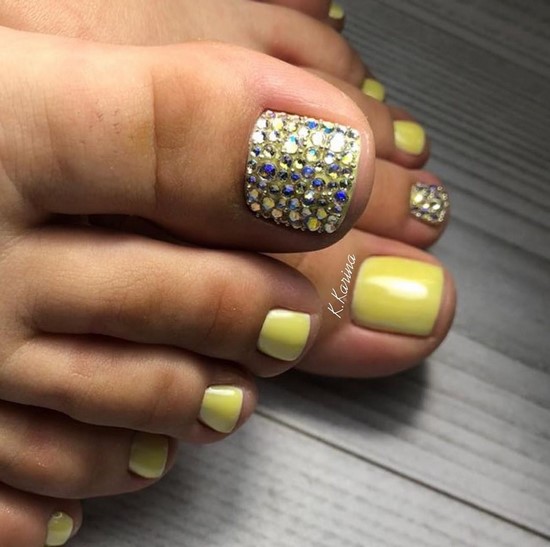 Belle pédicure d'été. Idées originales de conception de photos