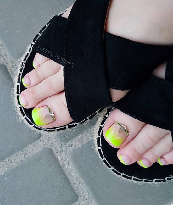 Belle pédicure d'été. Idées originales de conception de photos