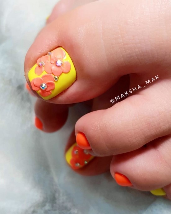 Belle pédicure d'été. Idées originales de conception de photos