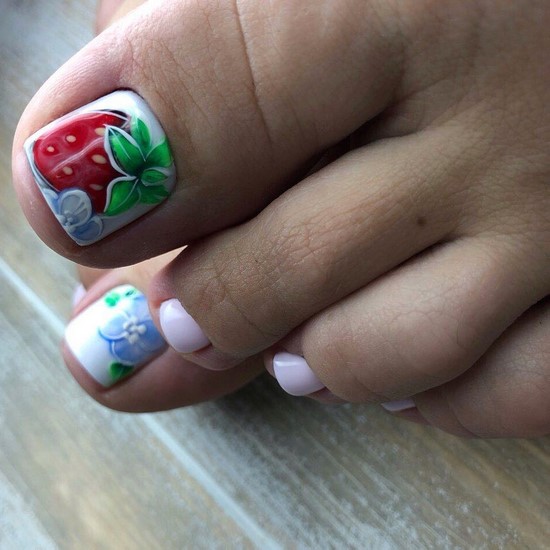 Belle pédicure d'été. Idées originales de conception de photos