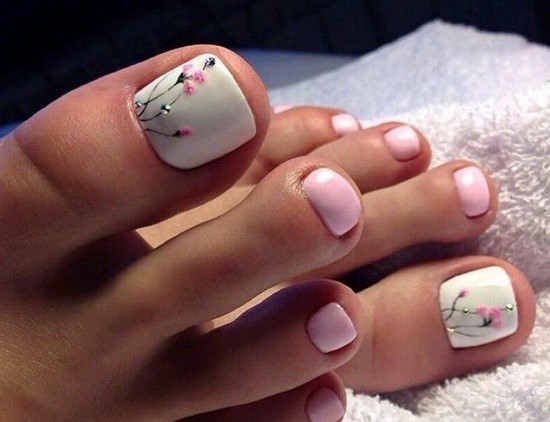 Belle pédicure d'été. Idées originales de conception de photos