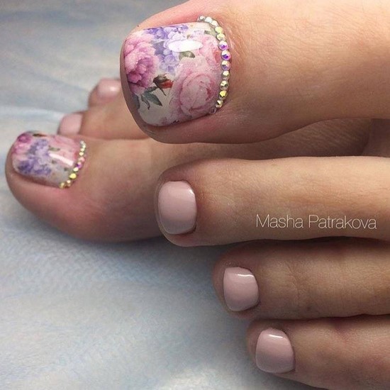 Belle pédicure d'été. Idées originales de conception de photos