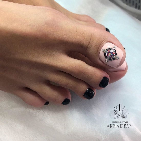 Belle pédicure d'été. Idées originales de conception de photos