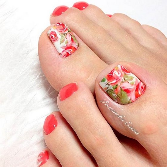 Belle pédicure d'été. Idées originales de conception de photos