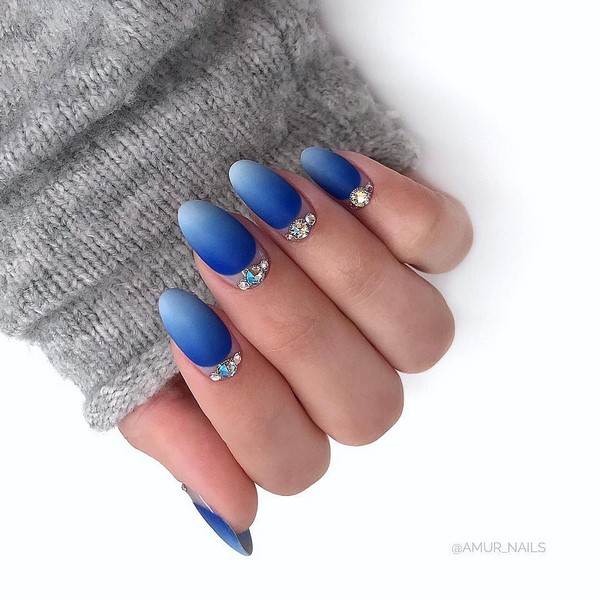 Solutions élégantes et interprétations de manucure à la mode sur des ongles de différentes longueurs