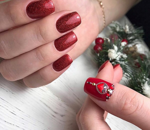 Solutions élégantes et interprétations de manucure à la mode sur des ongles de différentes longueurs